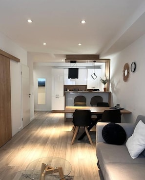 Departamento superior, con acceso para personas discapacitadas, baño en la habitación | Lounge