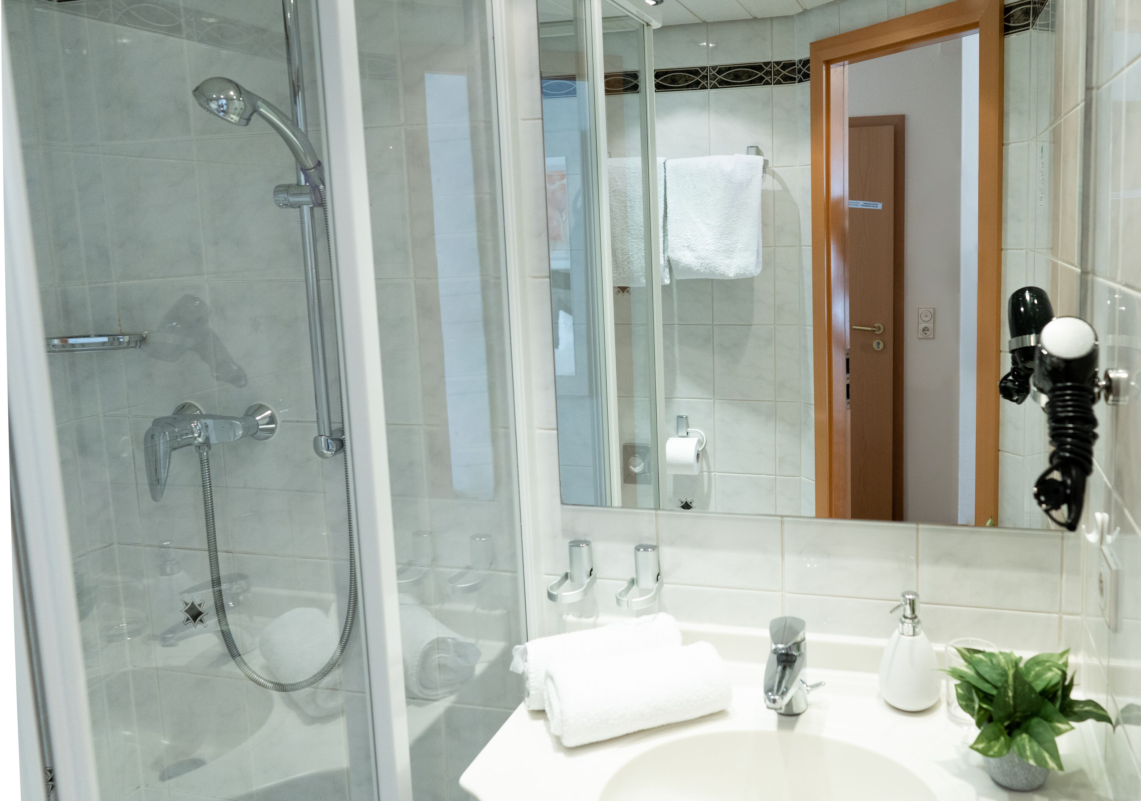 Basic Single Room, Accessible, Private Bathroom | Bathroom