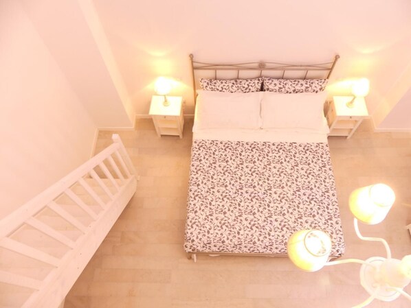 Premium bedding, in-room safe, desk, free WiFi