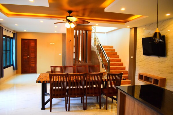 4-Bedroom Grand Pool Villa | Living area