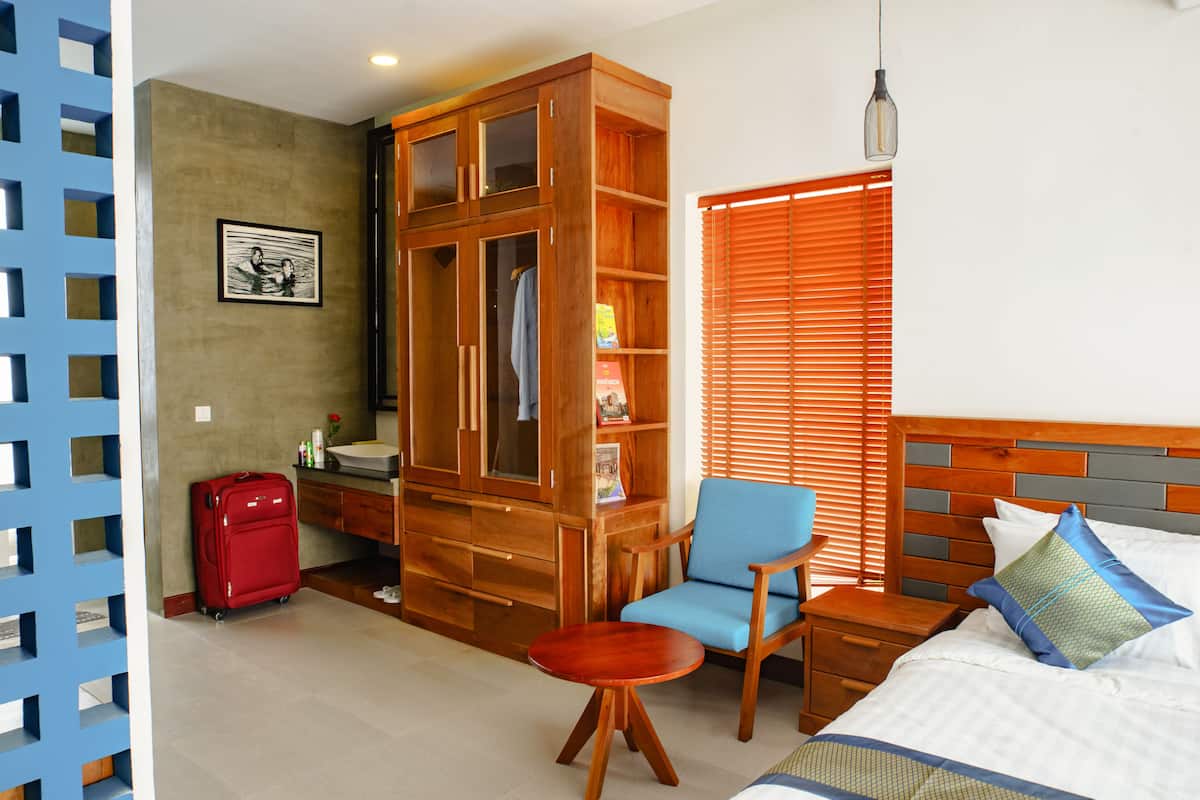 Deluxe Double Room, Garden View | 1 bedroom, minibar, in-room safe, desk