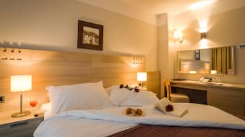 Superior Double or Twin Room, Balcony | Minibar, in-room safe, blackout drapes, soundproofing