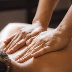 Sauna seca, sauna a vapor, aromaterapia, massagens musculares profundas