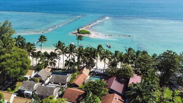 A coastal resort with beach access, palm trees, and a clear view of the ocean. - Samahita Retreat Koh Samui - SHA Plus (Koh Samui)
