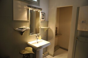 Suite, Ensuite, City View (Mini Suite Mouki) | Bathroom