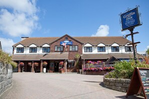 Property entrance - Griffin Inn (Newquay)