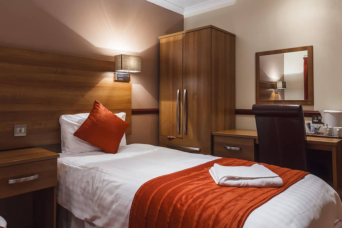 Familjerum | Skrivbord, strykjärn/strykbräda, sängkläder och rullstolsanpassning