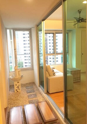 Apartment, 2 Schlafzimmer | Wohnbereich | Flachbildfernseher