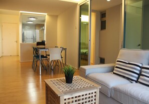 公寓, 2 間臥室 | 客廳 | 平面電視