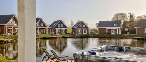 Watervilla Deluxe Wellness 8 pers. | Terrace/patio