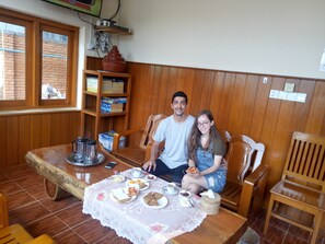 Free daily English breakfast - Gold Star Guest House (Nyaung-U)