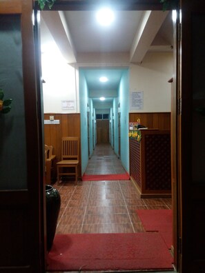 Hallway - Gold Star Guest House (Nyaung-U)