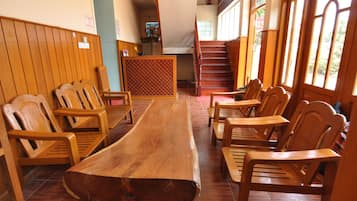 Ruang duduk lobi