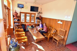 Lobby sitting area - Gold Star Guest House (Nyaung-U)