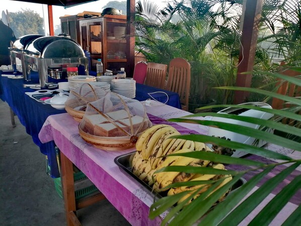 Free daily English breakfast - Gold Star Guest House (Nyaung-U)