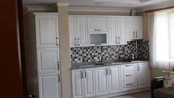 Family Apartment, 2 Bedrooms, Accessible, Non Smoking | Private kitchen | Full-size fridge, stovetop, electric kettle, cookware/dishes/utensils