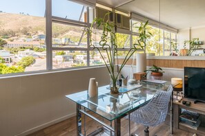 Design-studiosviitti, 1 makuuhuone, vuoristonäköala | Huoneen varustelu