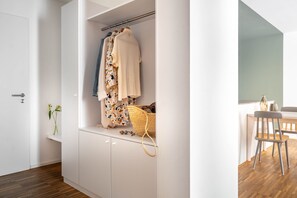 Deluxe Apartment, 2 Bedrooms, Garden View | Living area