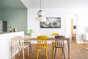 In-room dining - Bodensee Apartment Fischbach (Friedrichshafen)