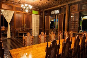 Breakfast, lunch, dinner served; local and international cuisine  - Casa Simeon (Bacacay)