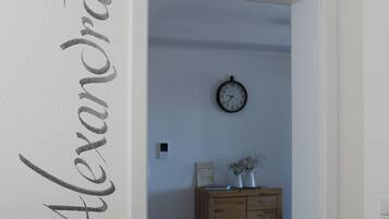 Apartment, 2 Schlafzimmer, Balkon | 1 Schlafzimmer, kostenlose Babybetten, kostenloses WLAN, Bettwäsche