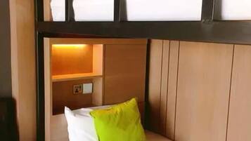 Desk, free WiFi