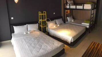 PODZzz Suites @ Aeropod / K2-07-10B | Desk, free WiFi