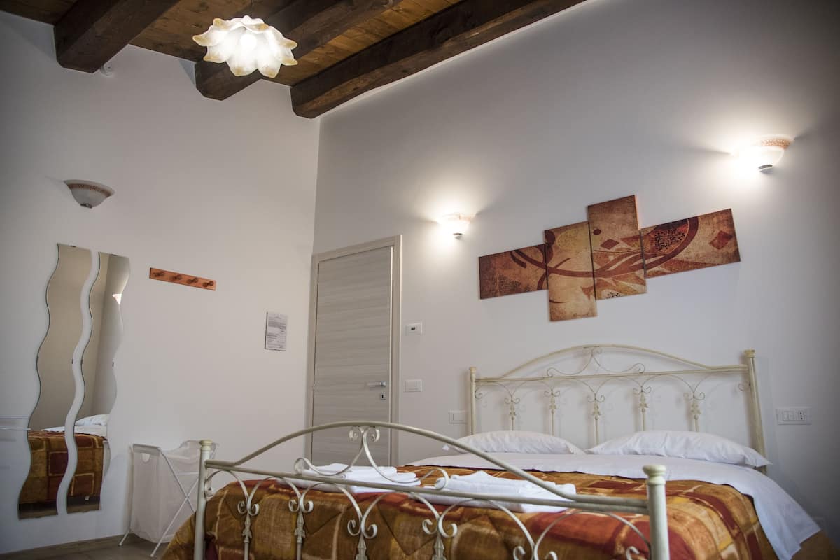 Deluxe appartement (La Veduta) | Een bureau, gratis wifi, beddengoed