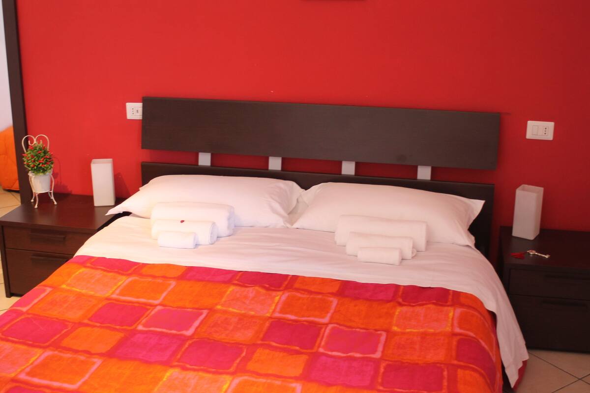 Triple Room (Rosso Piceno) | Meja, Wi-fi percuma, cadar katil 