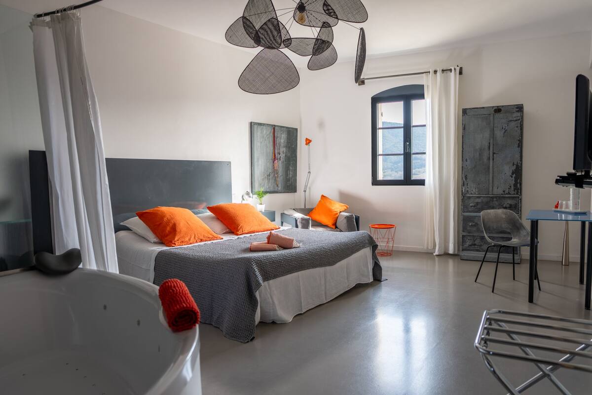 Chambre Double Design, bain à remous (Lilly)