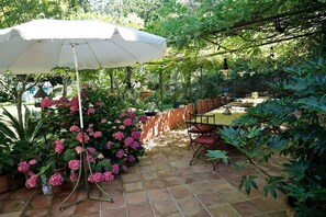 Outdoor dining - Chambres D Ha Tes Il Monticello (Grasse)