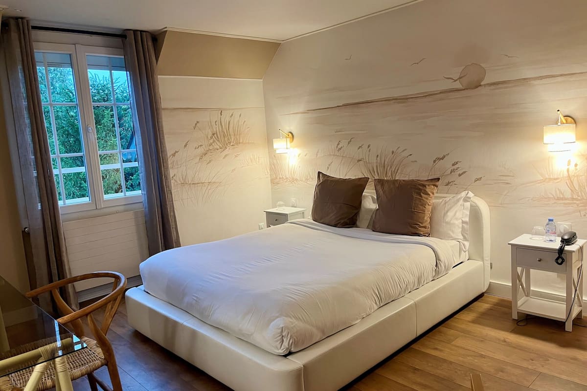 comfort room | blackout curtains, free cots/infant beds, rollaway beds, free wifi