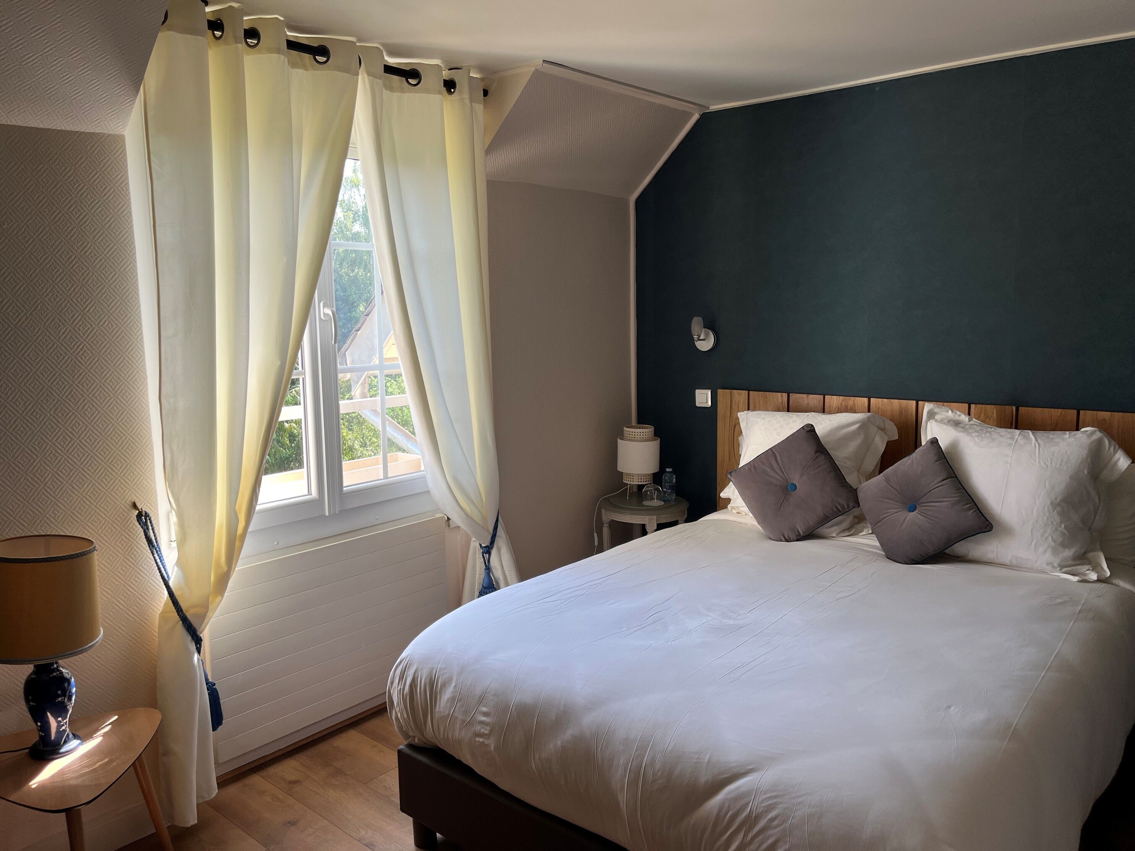 comfort room | blackout curtains, free cots/infant beds, rollaway beds, free wifi