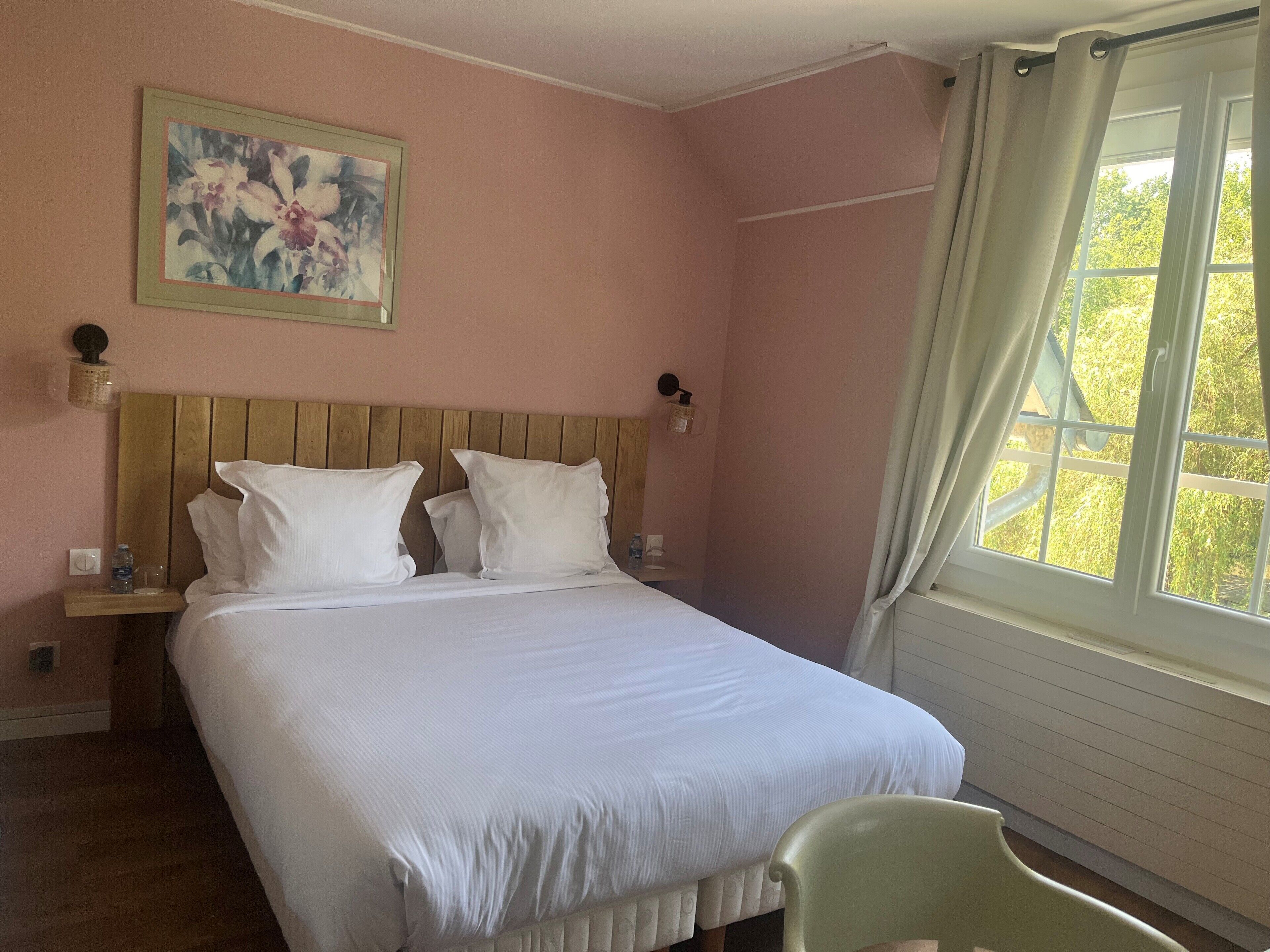 comfort room | blackout curtains, free cots/infant beds, rollaway beds, free wifi