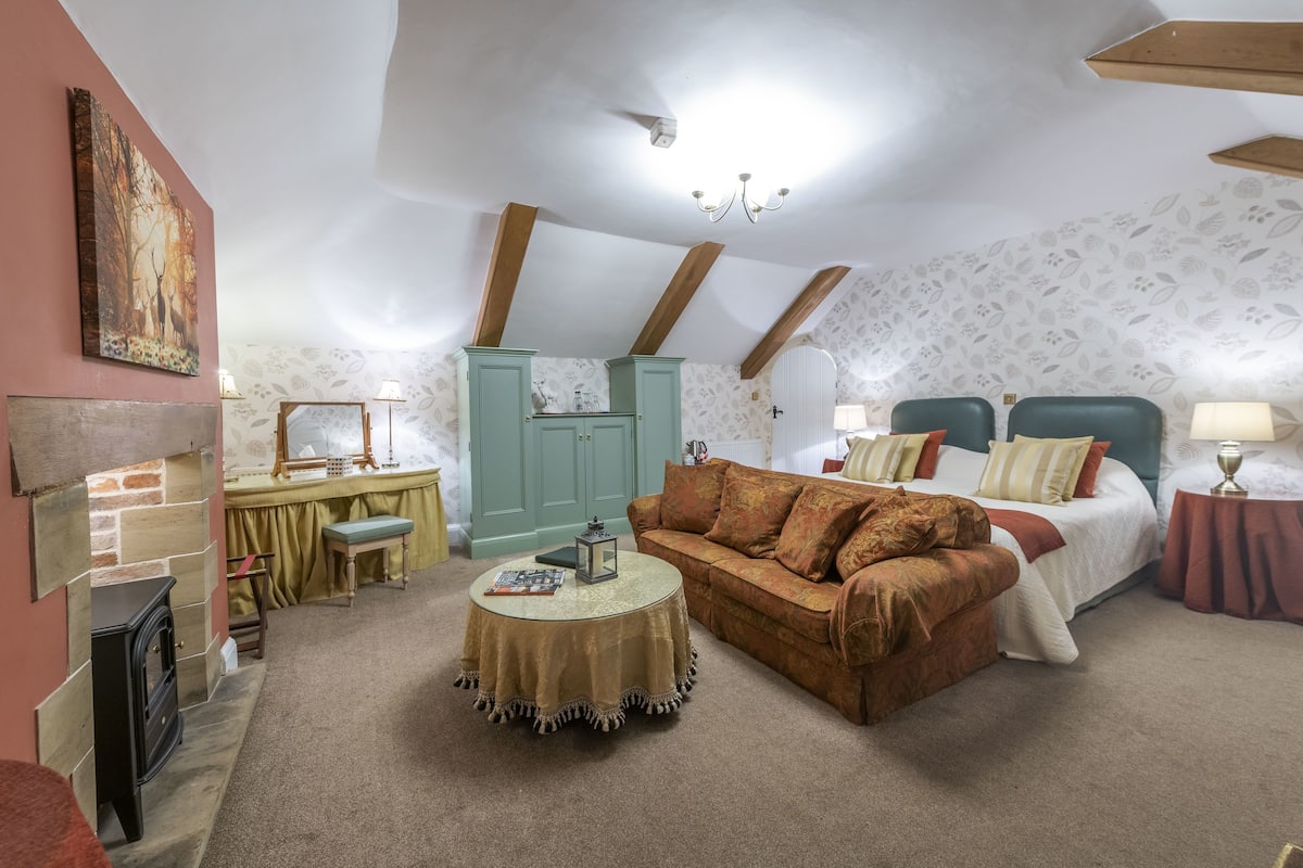 Deluxe kamer, 1 twee- of 2 eenpersoonsbedden, en-suite badkamer, uitzicht op tuin (Briar) | Luxe beddengoed, individueel gedecoreerd, een bureau, geluiddichte muren