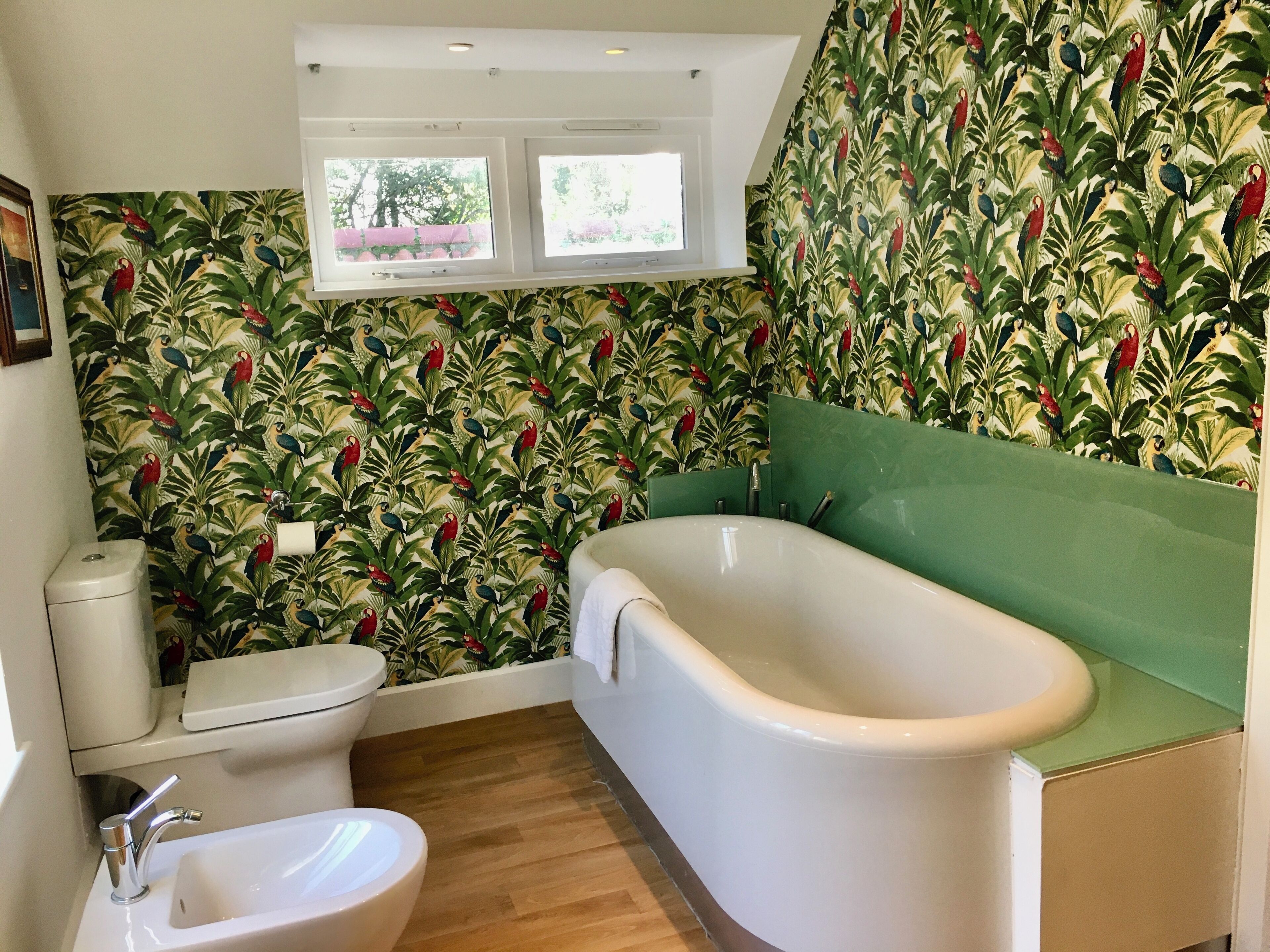 double room, ensuite, garden view (walnut) | bathroom | shower, free toiletries, hair dryer, bathrobes