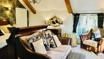 Seprai premium, didekorasi berbeda-beda, meja kerja, dan kedap suara