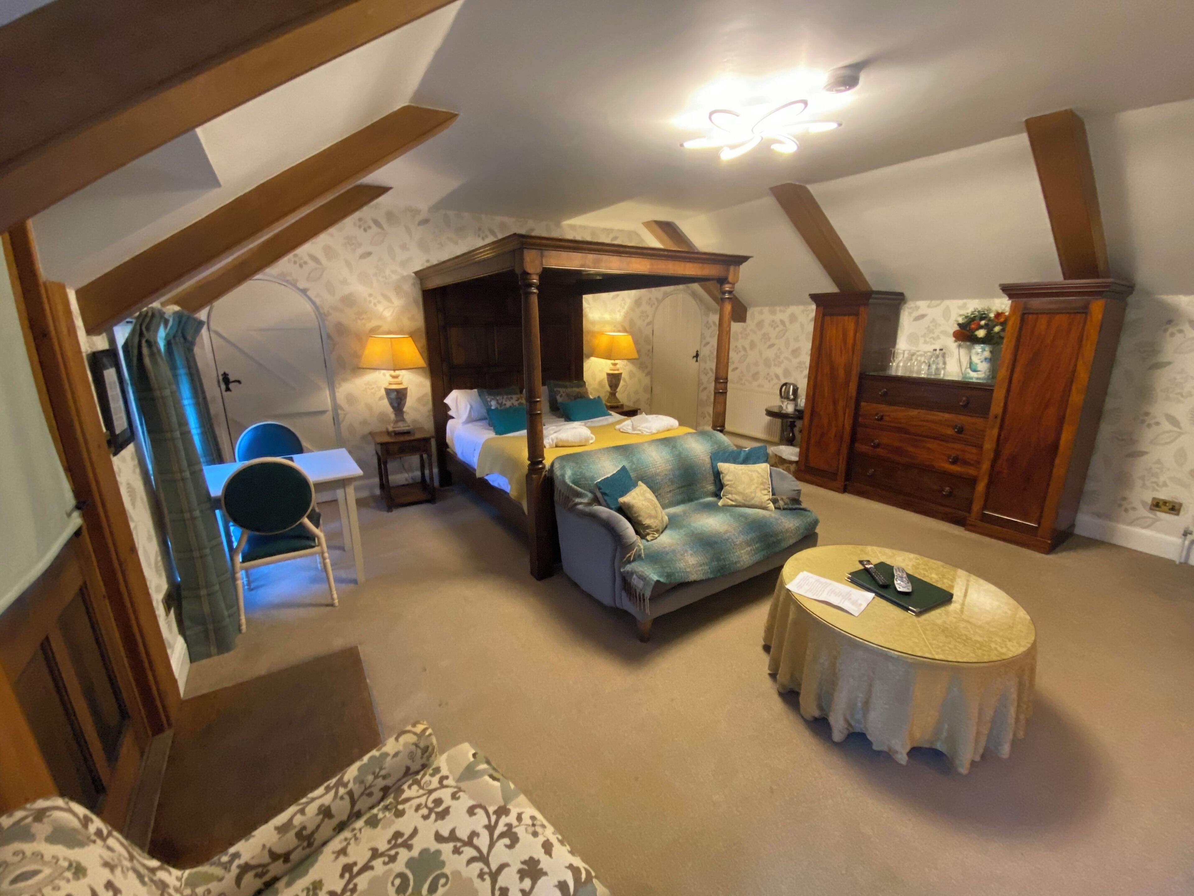 deluxe double or twin room, ensuite, garden view (bracken suite) | premium bedding, individually decorated, desk, soundproofing