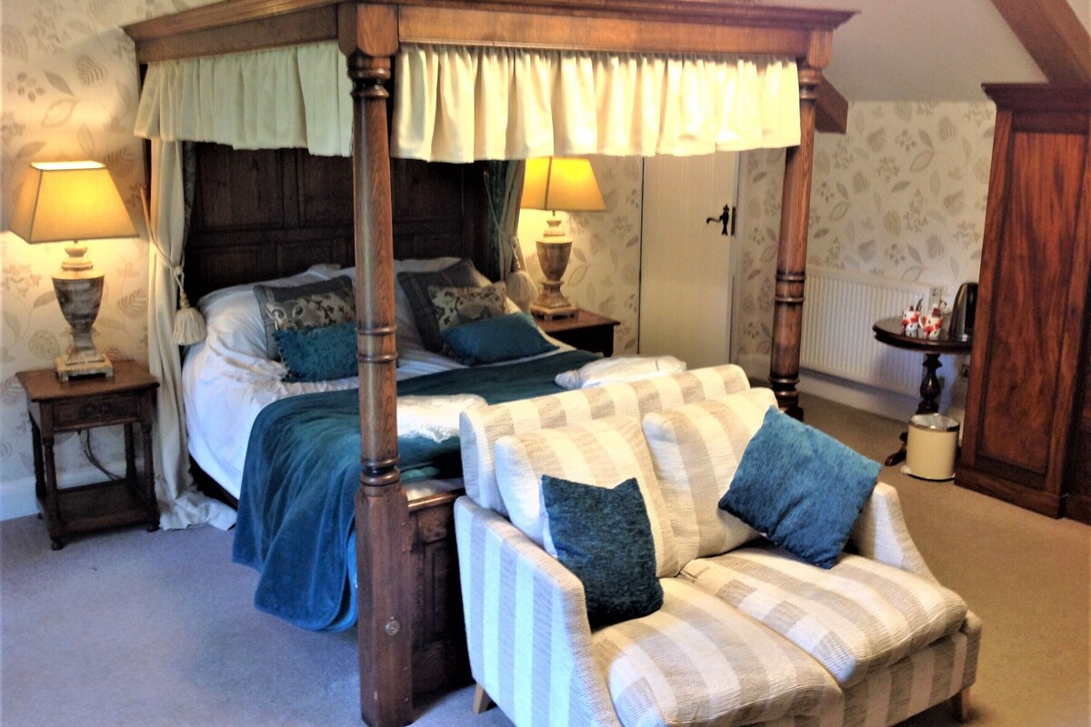 ห้องดีลักซ์ดับเบิลหรือทวิน, ห้องน้ำในตัว, วิวสวน (Bracken Suite) | เครื่องนอนระดับพรีเมียม, ห้องพักตกแต่งอย่างมีเอกลักษณ์, โต๊ะทำงาน