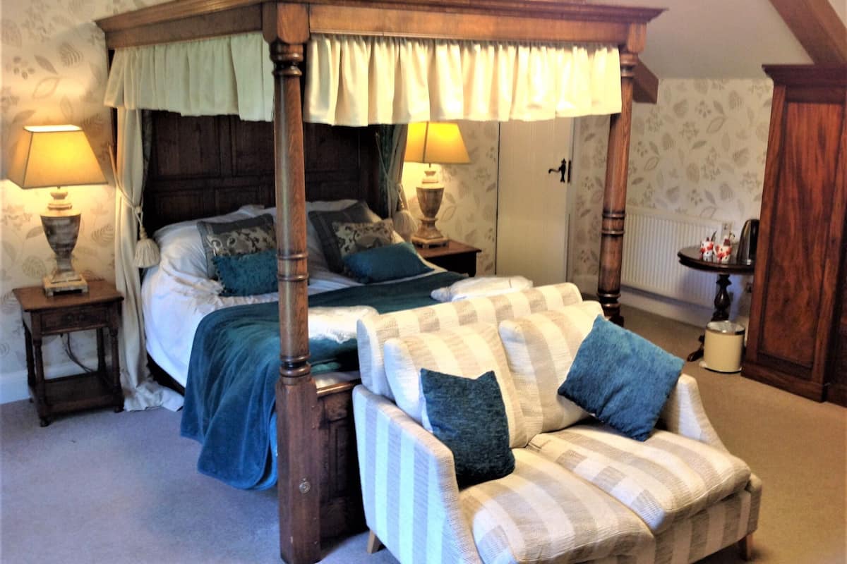 Deluxe kamer, 1 twee- of 2 eenpersoonsbedden, en-suite badkamer, uitzicht op tuin (Bracken Suite) | Luxe beddengoed, individueel gedecoreerd, een bureau, geluiddichte muren