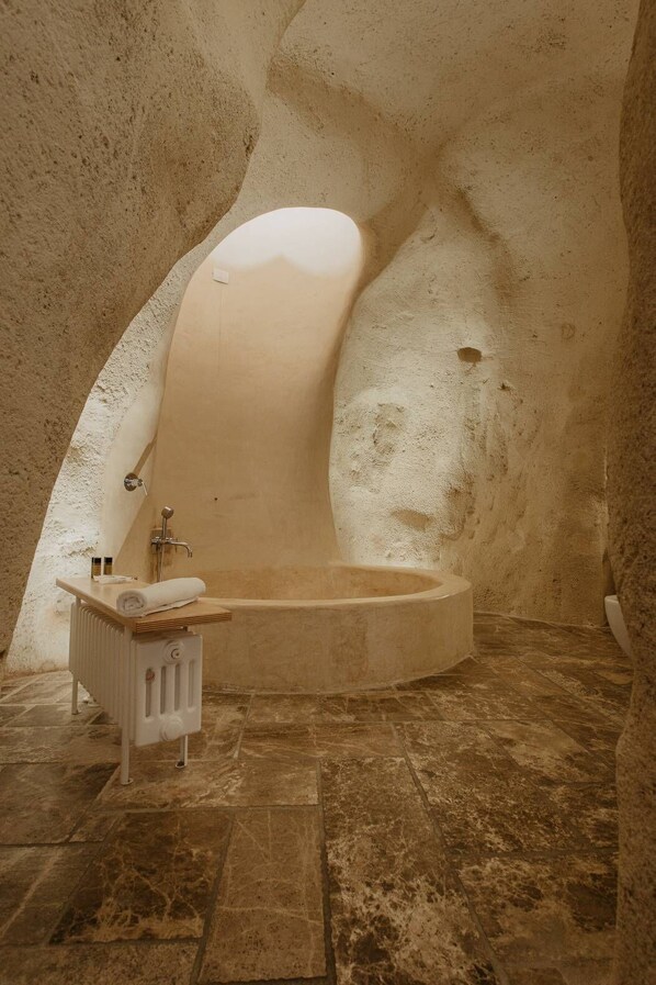 Suite, Ensuite, City View (La Cava) | Bathroom | Towels - Pietragialla (Matera)