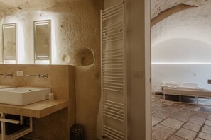 Bathroom - Pietragialla (Matera)