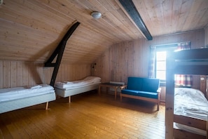 Basic-Dreibettzimmer, Gemeinschaftsbad