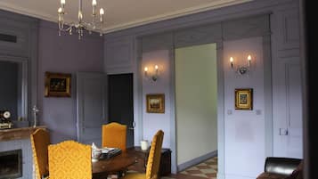 Family Suite (Eugénie) | Living area | Flat-screen TV