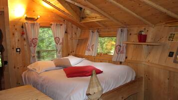 Cabin, Terrace (La Fauconnière) | Individually decorated, bed sheets