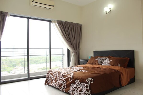 3 bedrooms, desk, iron/ironing board, free WiFi - Setia Walk by SYNC (Puchong)