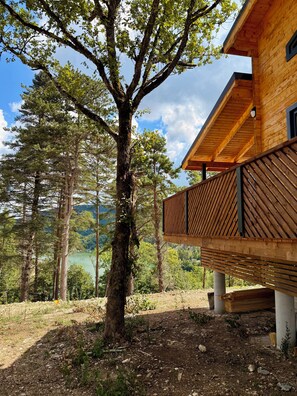 Panoramic Chalet | Terrace/patio - Cabanes et Lodges du Belvedere (Serrières-sur-Ain)