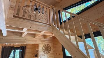 パノラミック シャレー | リビング エリア | 50 cmのテレビ (デジタル放送視聴可)