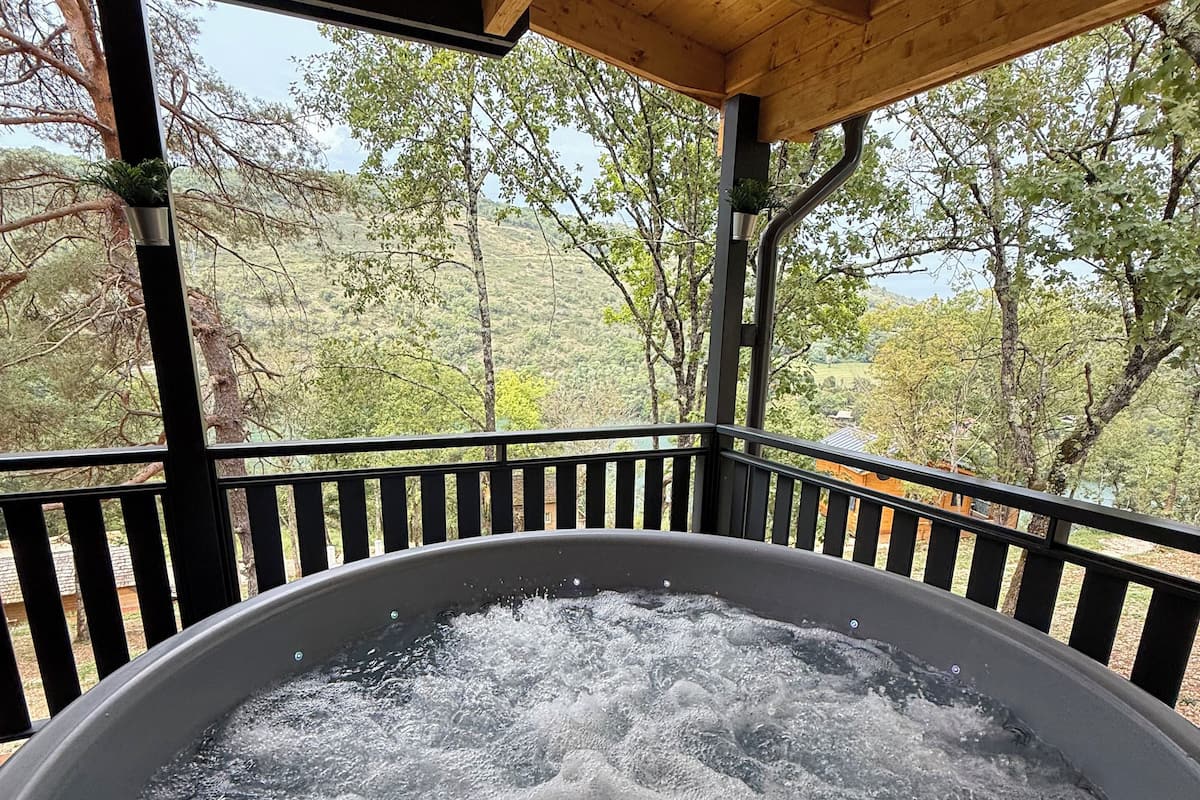 Panoramic Chalet, 2 Bedrooms | Soundproofing, free WiFi, bed sheets