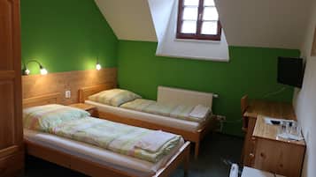 Basic Twin Room | Desk, blackout drapes, free WiFi, bed sheets